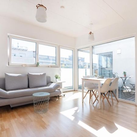 Helles, Neues Dg Apartment Mit Blick Zum Donauturm Vienna Exterior photo