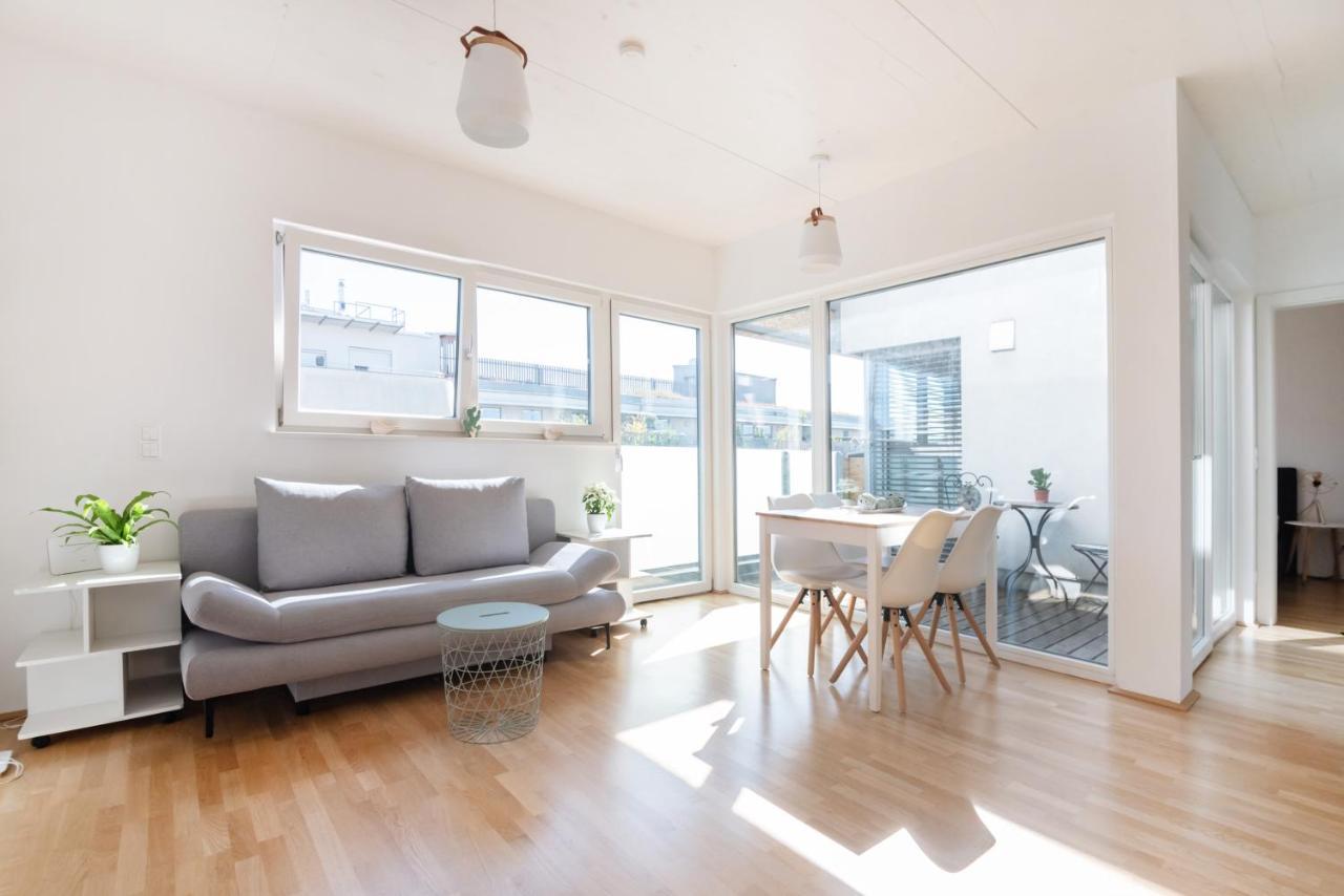 Helles, Neues Dg Apartment Mit Blick Zum Donauturm Vienna Exterior photo