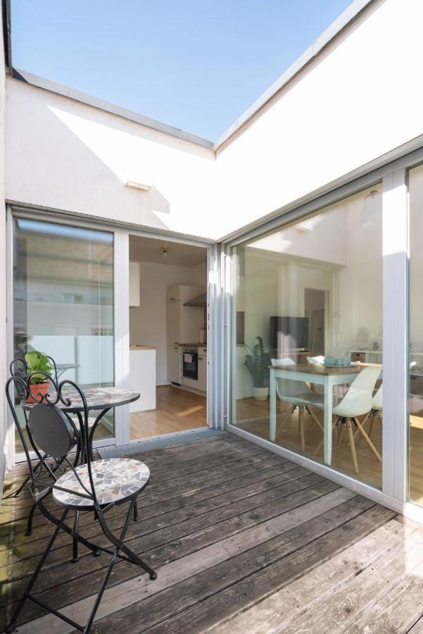 Helles, Neues Dg Apartment Mit Blick Zum Donauturm Vienna Exterior photo