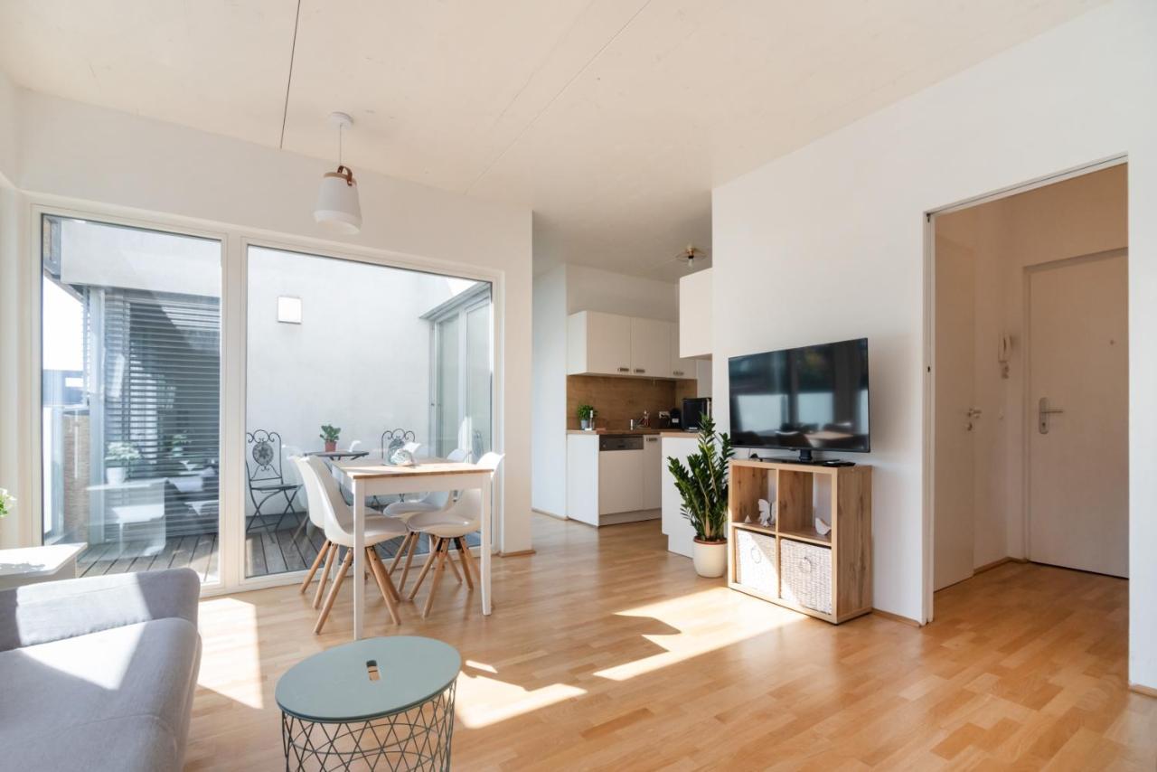 Helles, Neues Dg Apartment Mit Blick Zum Donauturm Vienna Exterior photo