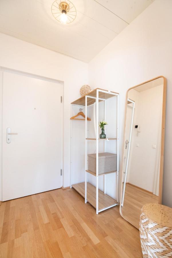 Helles, Neues Dg Apartment Mit Blick Zum Donauturm Vienna Exterior photo