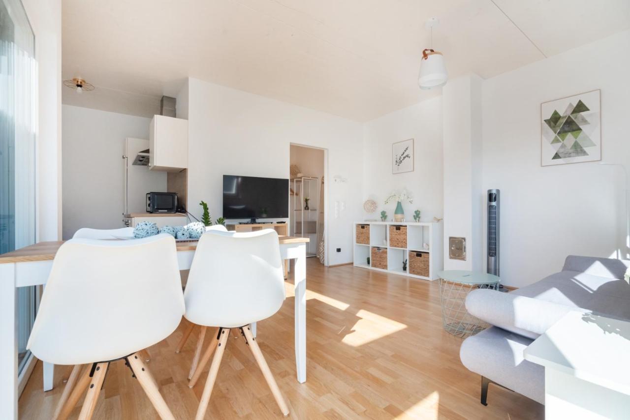 Helles, Neues Dg Apartment Mit Blick Zum Donauturm Vienna Exterior photo