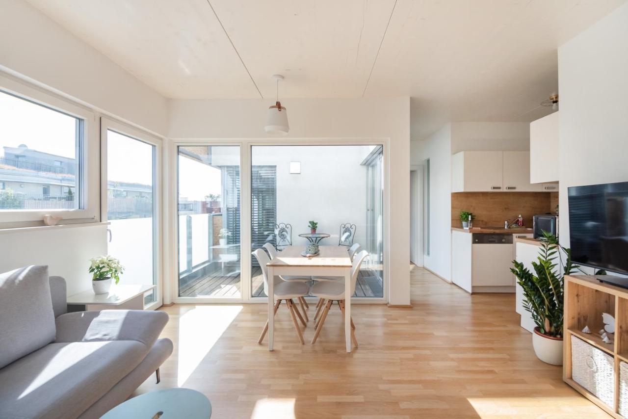 Helles, Neues Dg Apartment Mit Blick Zum Donauturm Vienna Exterior photo