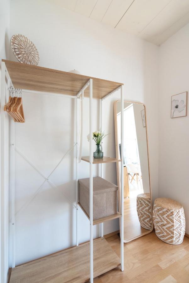 Helles, Neues Dg Apartment Mit Blick Zum Donauturm Vienna Exterior photo