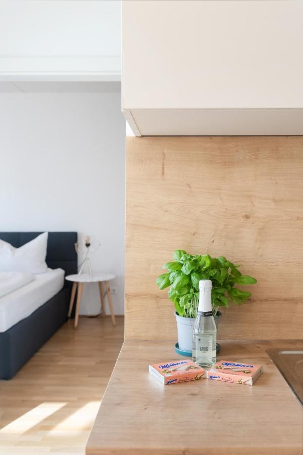 Helles, Neues Dg Apartment Mit Blick Zum Donauturm Vienna Exterior photo