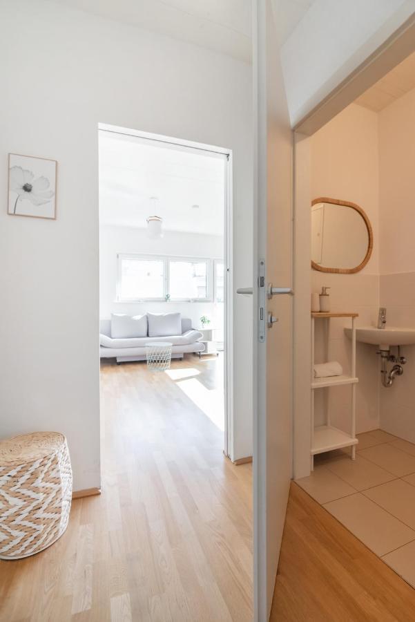 Helles, Neues Dg Apartment Mit Blick Zum Donauturm Vienna Exterior photo